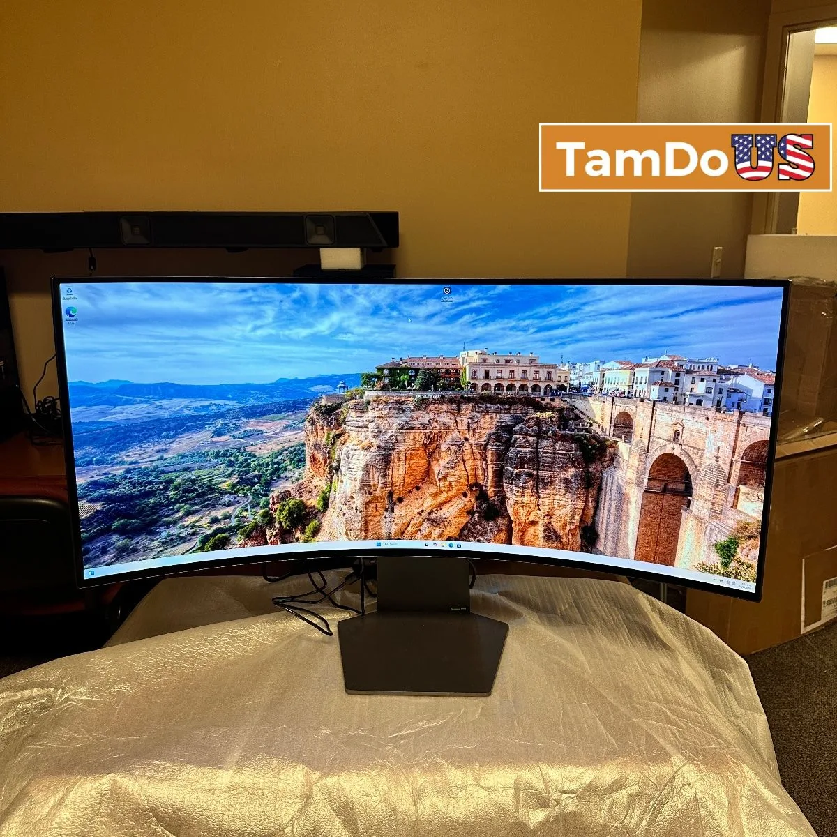 LG UltraGear 39GS95QE-B 39" Curved OLED Gaming Monitor - Photo 1 - Real photo at TamDoUS Salt Lake City