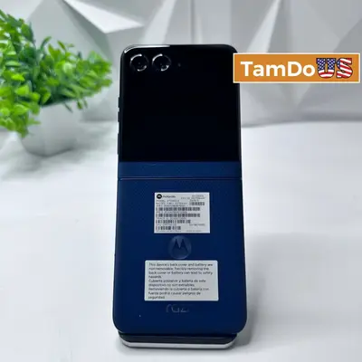 Motorola Razr 2025 (XT2553-5) | 256GB | Unlocked | PANTONE Gibraltar Sea at Cell Phones & Smartphones in excellent condition