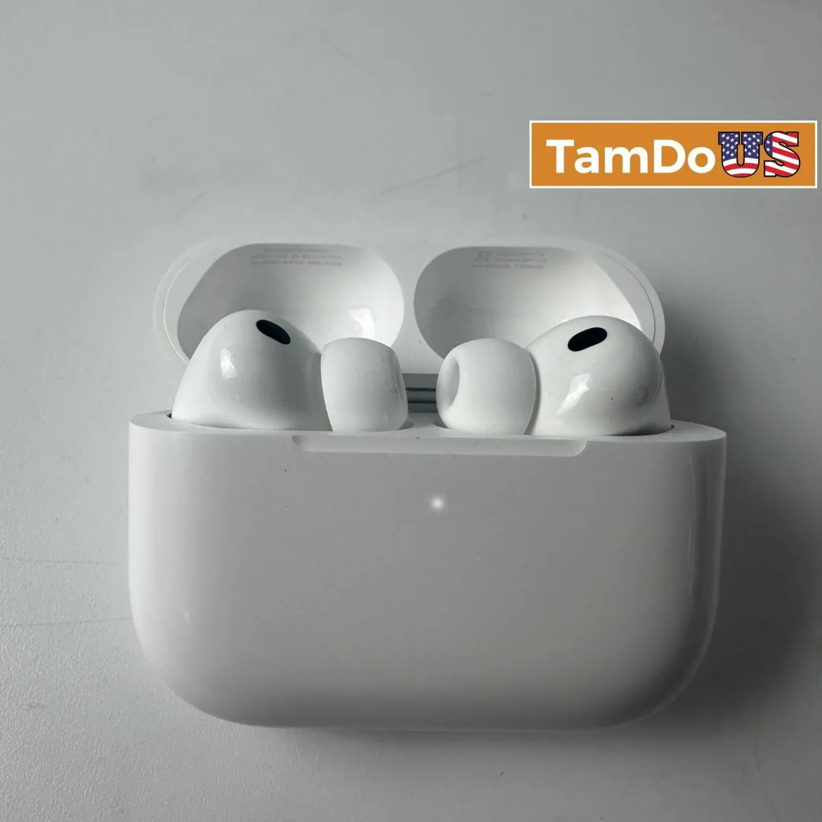 Apple AirPods Pro 3rd Wireless Active Noise Cancelling Earbuds - White - Photo 1 - Real photo at TamDoUS Salt Lake City