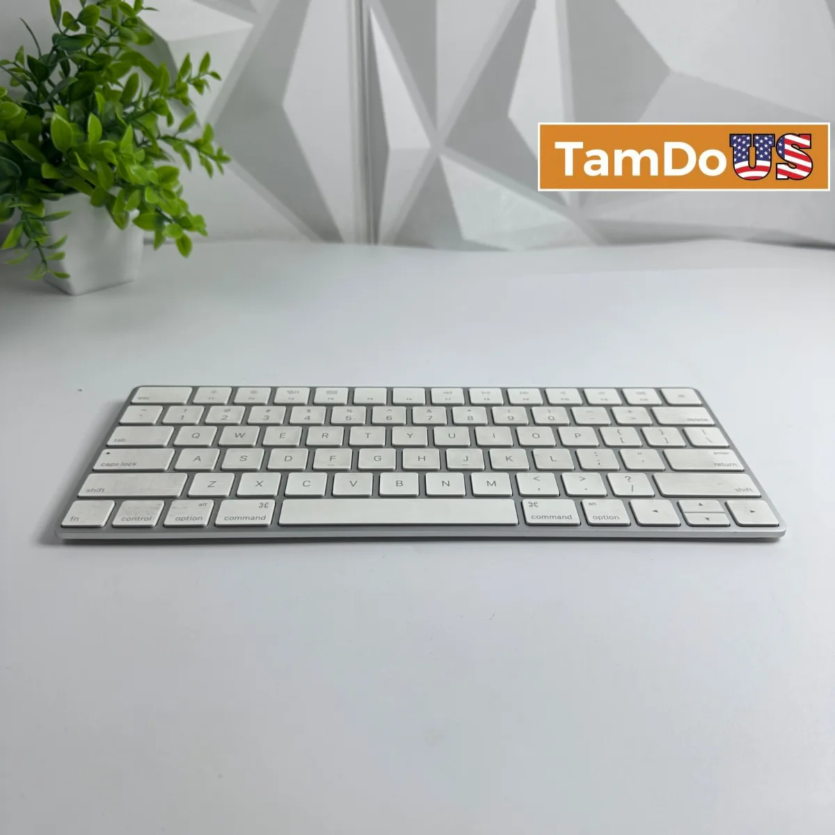 Apple Magic Keyboard 2 Wireless Silver A1644 EMC 2815 MLA22LL/A - Photo 1 - Real photo at TamDoUS Salt Lake City