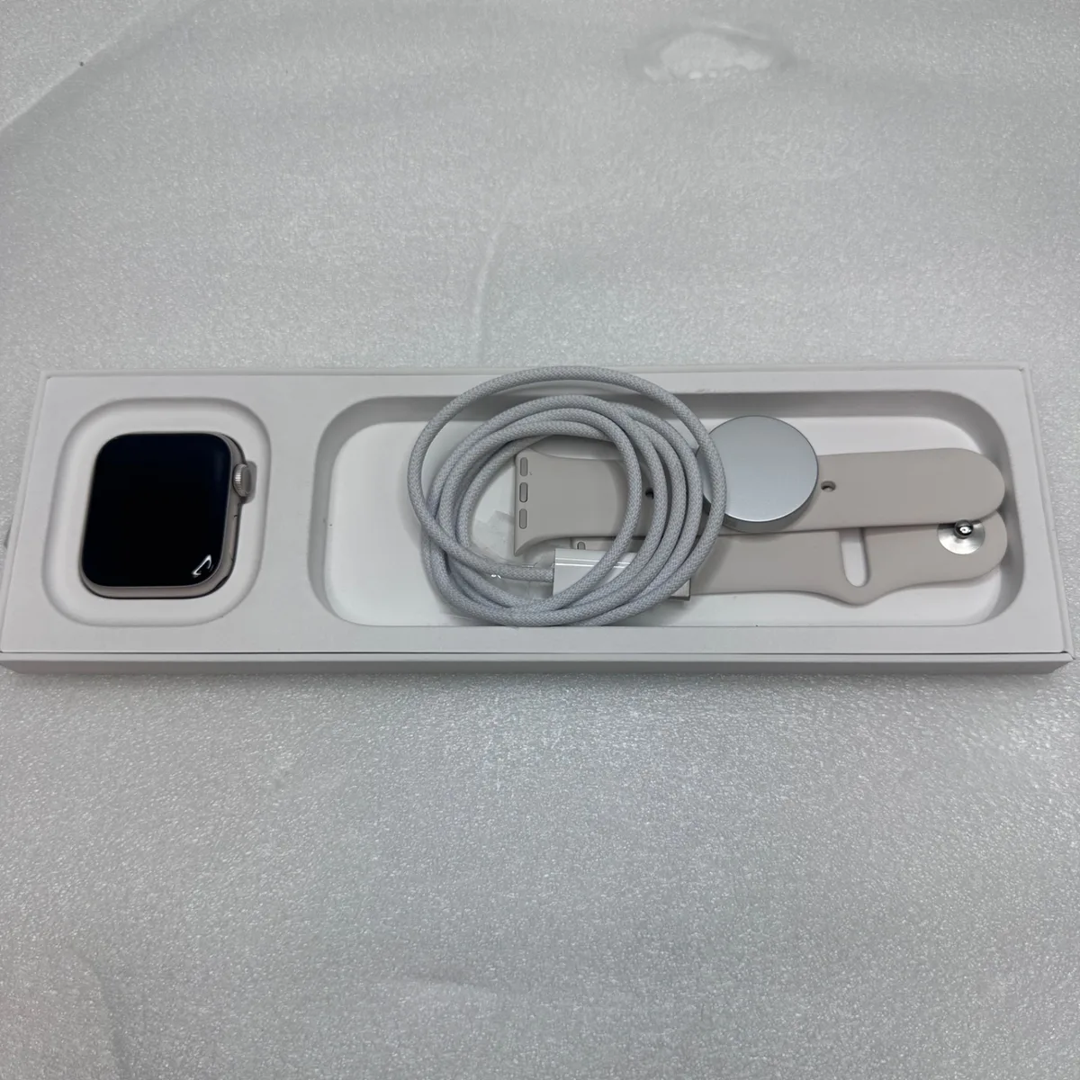Apple Watch SE (3rd Gen, Cellular) 40mm Starlight AL Case Sport Band - Photo 1 - Real photo at TamDoUS Salt Lake City