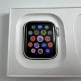 Apple Watch SE (3rd Gen, Cellular) 40mm Starlight AL Case Sport Band S/M - Thumbnail 3
