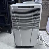 Delonghi DH 40 P Dehumidifier 40-Pint Capacity - Thumbnail 2
