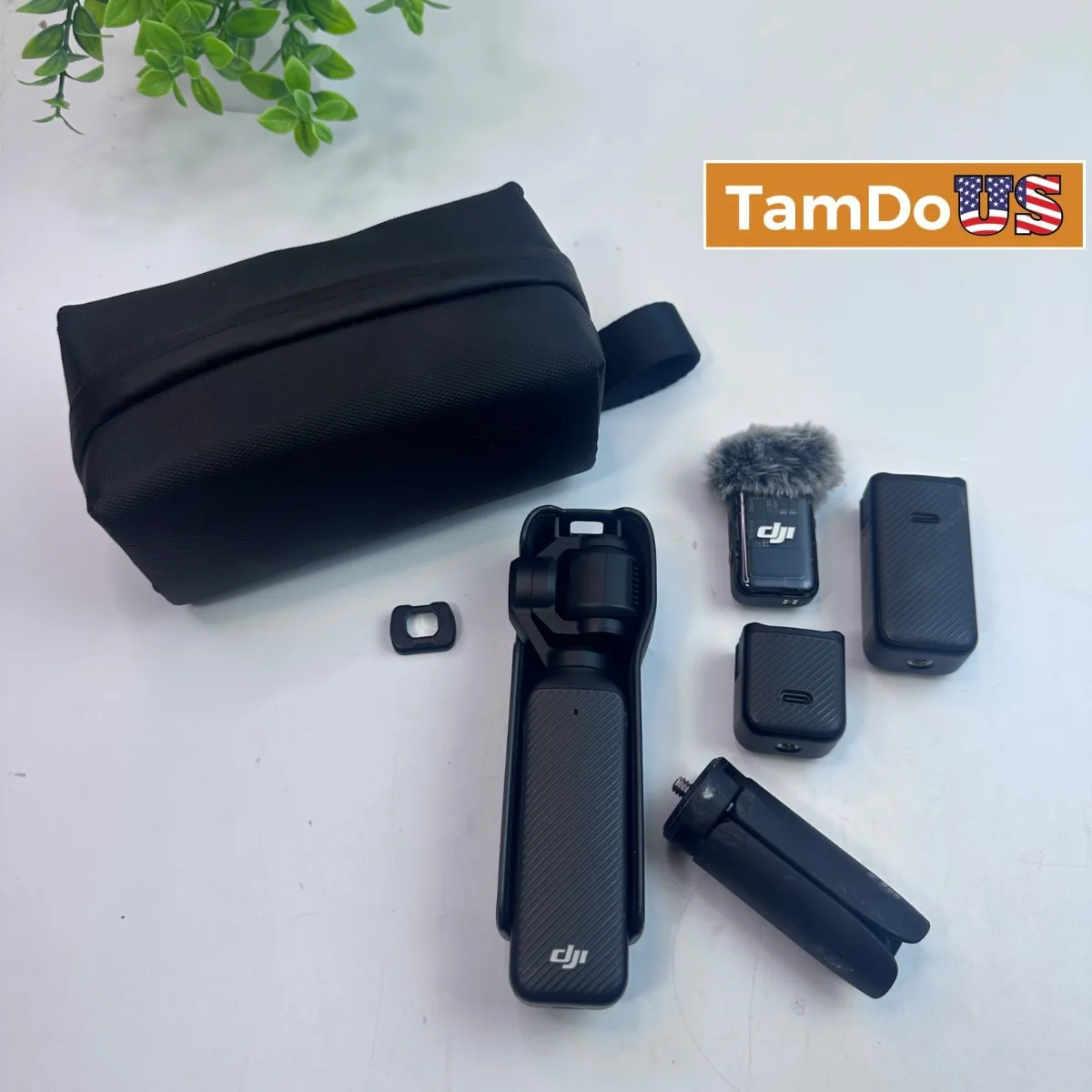 DJI Osmo Pocket 3 Creator Combo 4K Vlogging Camera w/ Mic 2 & Bag - Photo 1 - Real photo at TamDoUS Salt Lake City