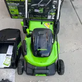 Greenworks Pro 80V 22" Lawn Mower Self-Propelled w 2x 4Ah Battery Charger - Thumbnail 2