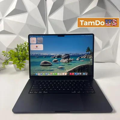 MacBook Air (15-inch, M5) 10-Core GPU, 16GB, 512GB SSD, Midnight at Laptops & Netbooks in excellent condition