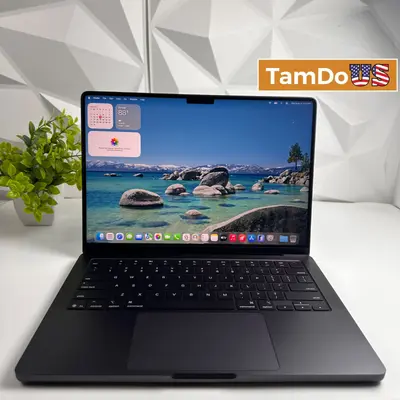 MacBook Pro (14-inch, Apple M5, 2025) 10-Core GPU, 32GB, 1TB SSD, Space Black at Laptops & Netbooks in excellent condition
