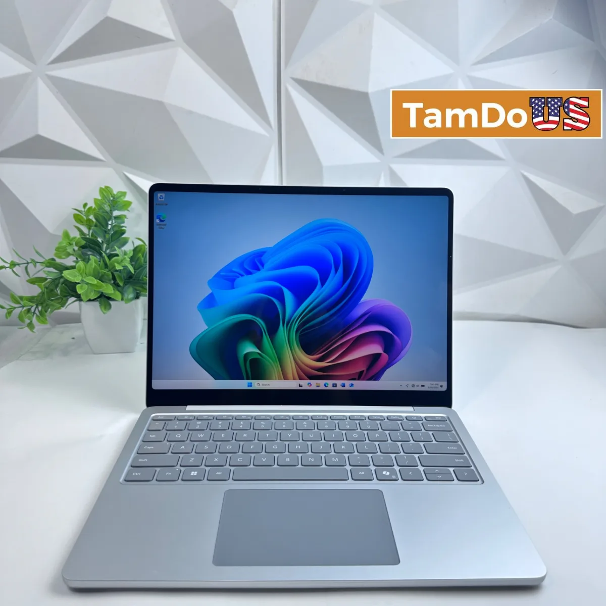 Microsoft Surface Laptop 7th Ed 2095 13" 2K Touch, Snapdragon X Plus, 16GB,256GB - Photo 1 - Real photo at TamDoUS Salt Lake City