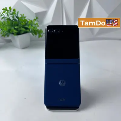Motorola Razr 2025 | 256GB | Unlocked | Blue Foldable Smartphone at Cell Phones & Smartphones in good condition