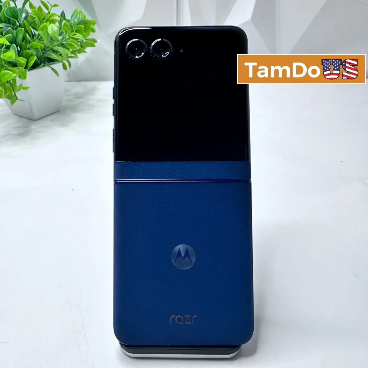 Motorola Razr 2025 | 256GB | Unlocked | Blue Foldable Smartphone - Photo 1 - Real photo at TamDoUS Salt Lake City