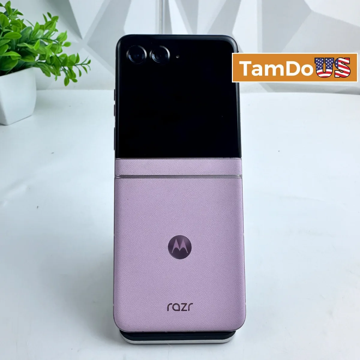 Motorola Razr 2025 | 256GB | Unlocked | Pink Foldable Smartphone - Photo 1 - Real photo at TamDoUS Salt Lake City