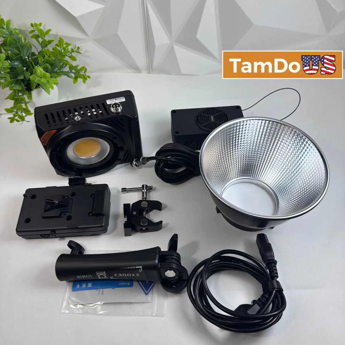 Sirui C300XII 310W Portable LED Video Light Bi-Color Handheld COB Light Kit OEM - Photo 1 - Real photo at TamDoUS Salt Lake City