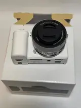 Sony ZV-E10 Mirrorless Camera with 16-50mm f/3.5-5.6 OSS II Lens Kit - White/WQ - Thumbnail 2